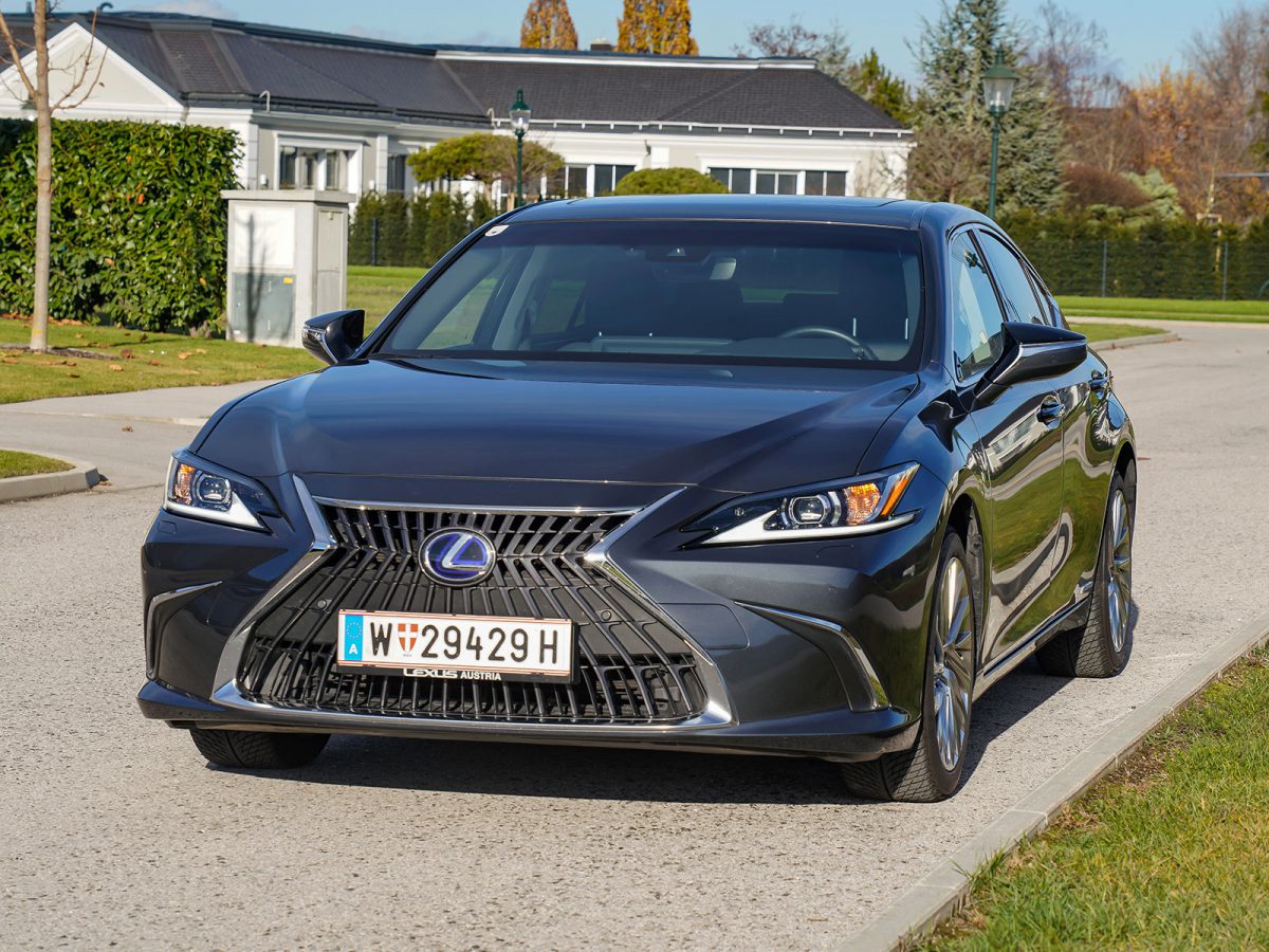 Lexus ES 300h Business Line