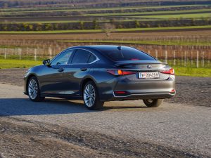 Lexus ES 300h Business Line