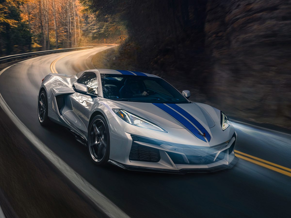 Chevrolet Corvette E Ray 2023 01