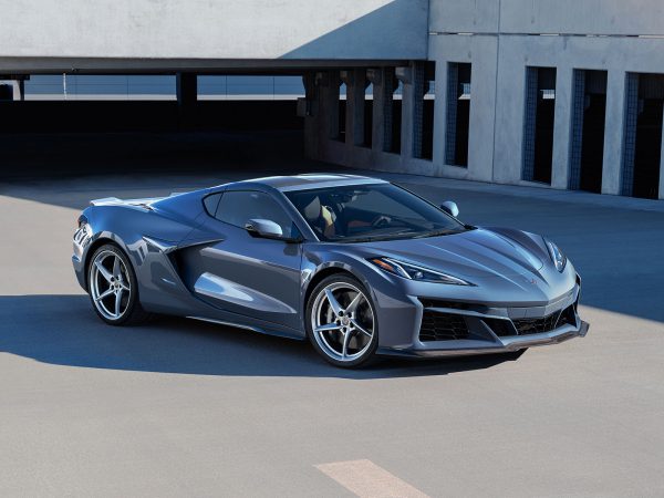 Chevrolet Corvette E Ray 2023 04