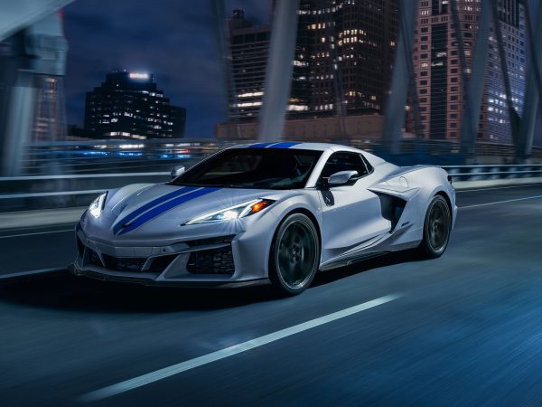 Chevrolet Corvette E Ray 2023 06