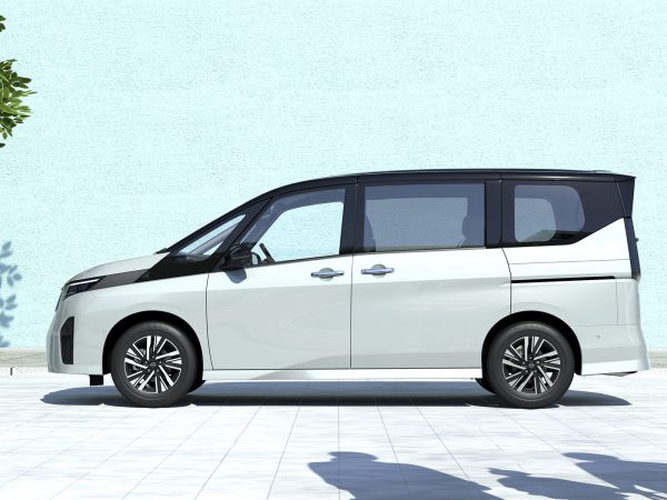Nissan Serena 2023 02