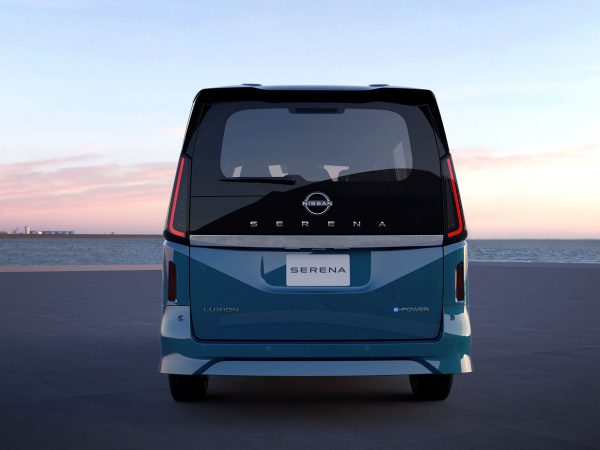 Nissan Serena 2023 05