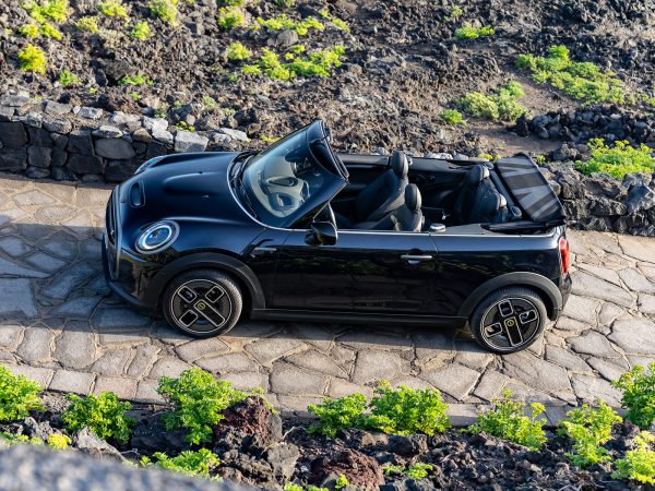 Mini Cooper SE Cabrio 2023 04