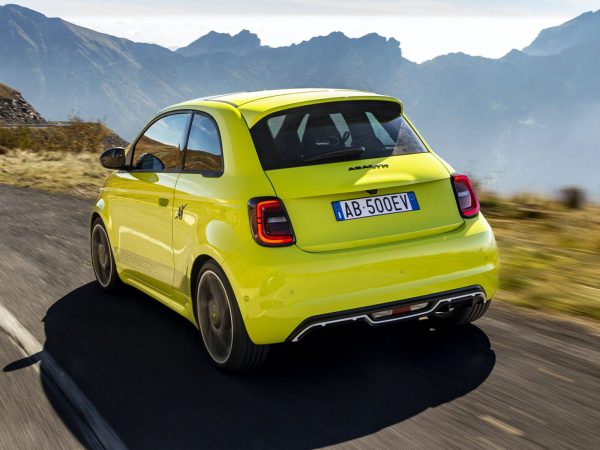 Abarth 500E 2023 02
