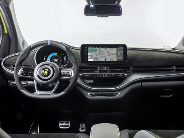 Abarth 500E 2023 03