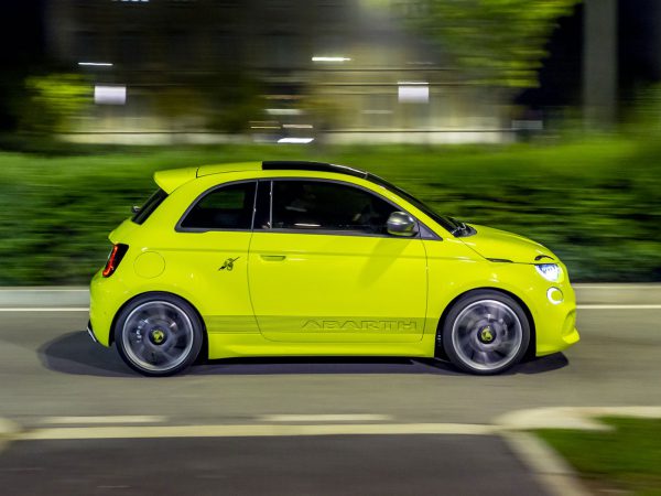 Abarth 500E 2023 05