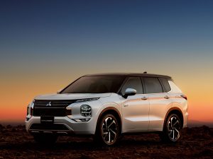 Mitsubishi Outlander PHEV 2023 01