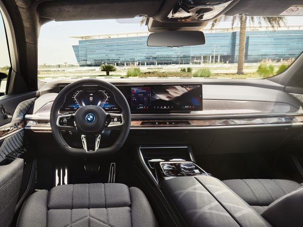 BMW i7 M70 2023 04