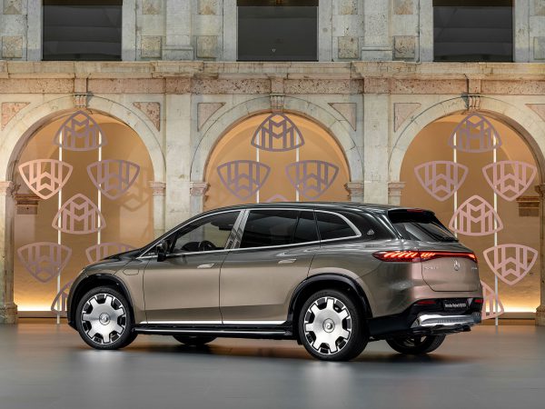 Mercedes Maybach EQS SUV 2023 02