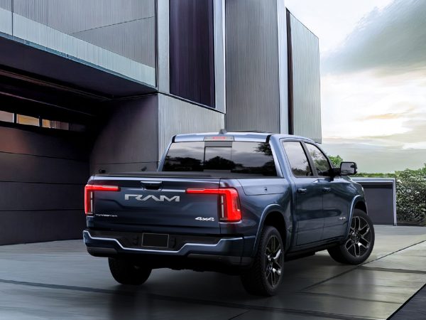 Ram 1500 REV Premiere 2023 02