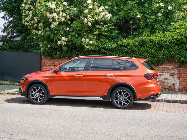 Fiat Tipo Kombi Cross Hybrid 130
