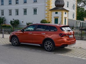 Fiat Tipo Kombi Cross Hybrid 130
