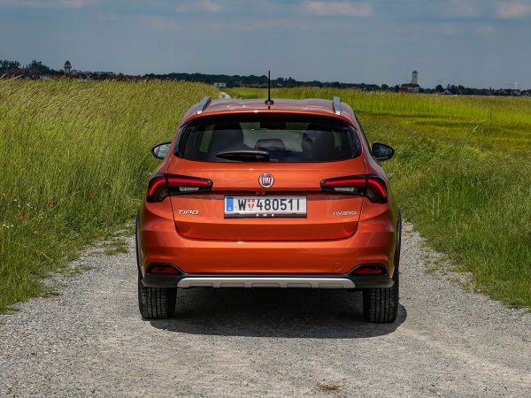 Fiat Tipo Kombi Cross Hybrid 130