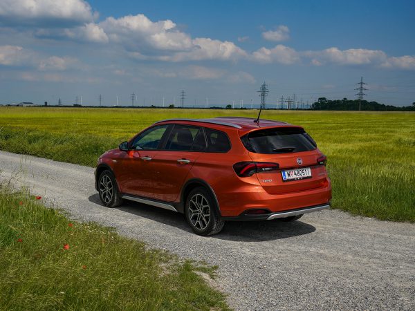 Fiat Tipo Kombi Cross Hybrid 130