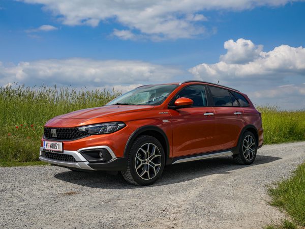 Fiat Tipo Kombi Cross Hybrid 130