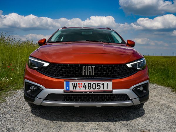 Fiat Tipo Kombi Cross Hybrid 130