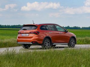 Fiat Tipo Kombi Cross Hybrid 130
