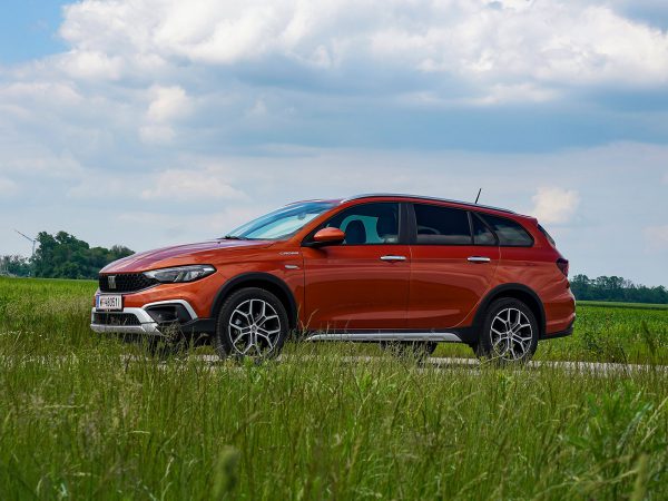 Fiat Tipo Kombi Cross Hybrid 130