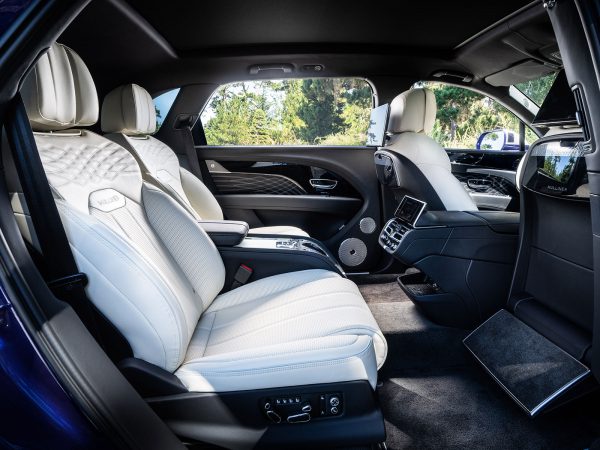 Bentley Bentayga EWB Mulliner (c) Bentley
