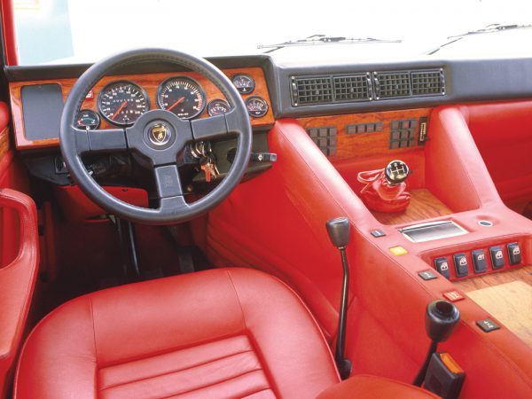Lamborghini LM002 (c) Lamborghini