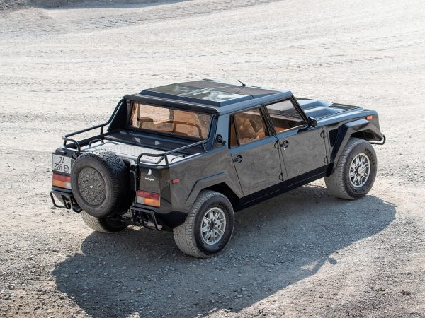 Lamborghini LM002 (c) Lamborghini