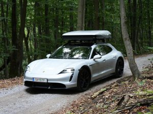 Porsche Taycan Turbo S Cross Turismo