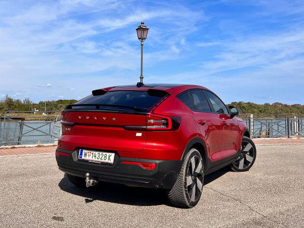 Volvo C40 Recharge Pure Electric Twin AWD Ultimate