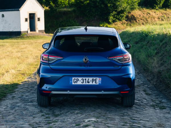 (c) Renault Communications