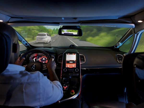 (c) Renault Communications