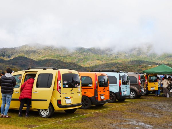 (c) Renault Communications