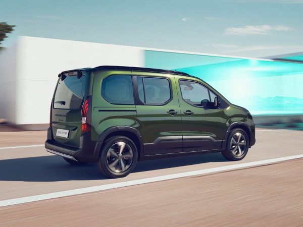 (c) Peugeot