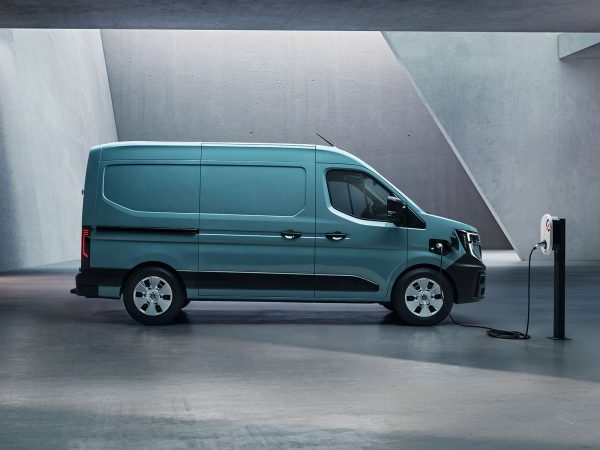 (c) Renault Communications