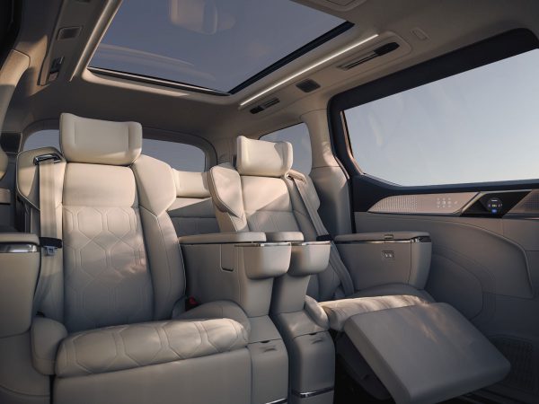 (c) Volvo