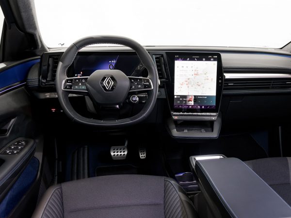 (c) Renault Communications