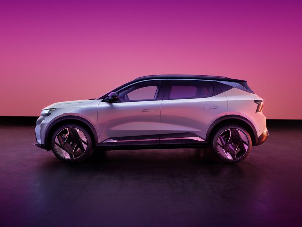 (c) Renault Communications