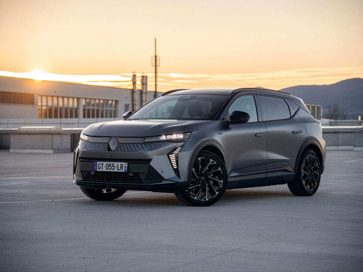 (c) Renault Communications