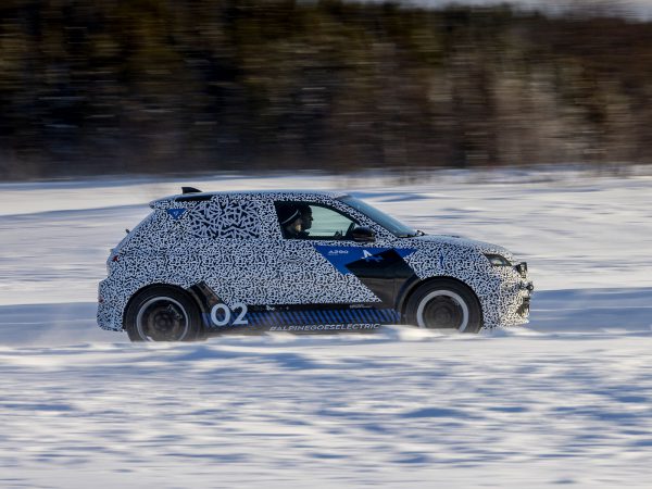 (c) Renault Communications