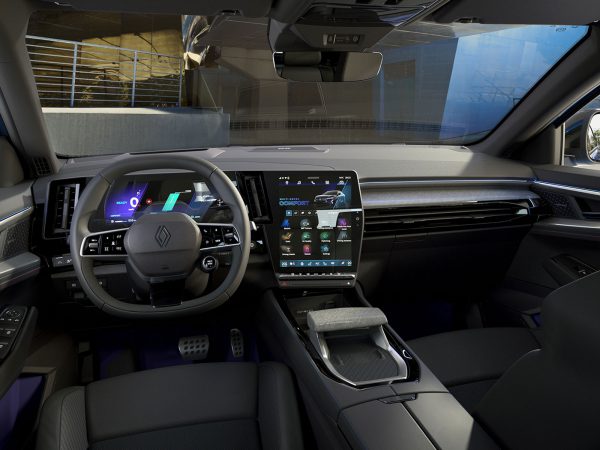 (c) Renault Communications