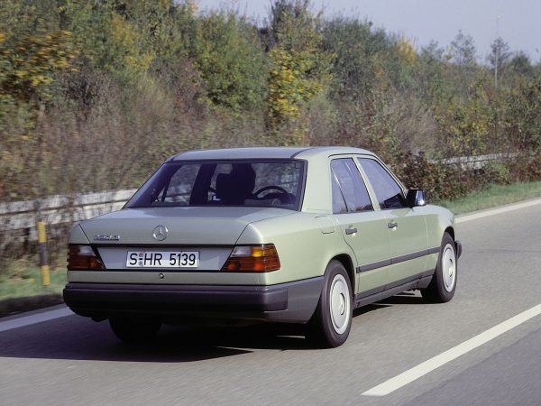(c) Mercedes-Benz AG