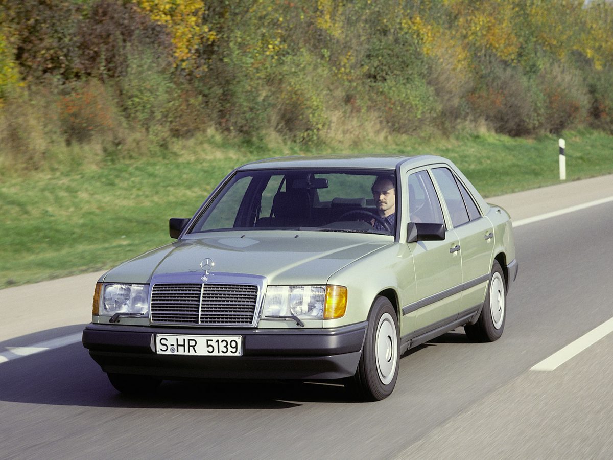 (c) Mercedes-Benz AG