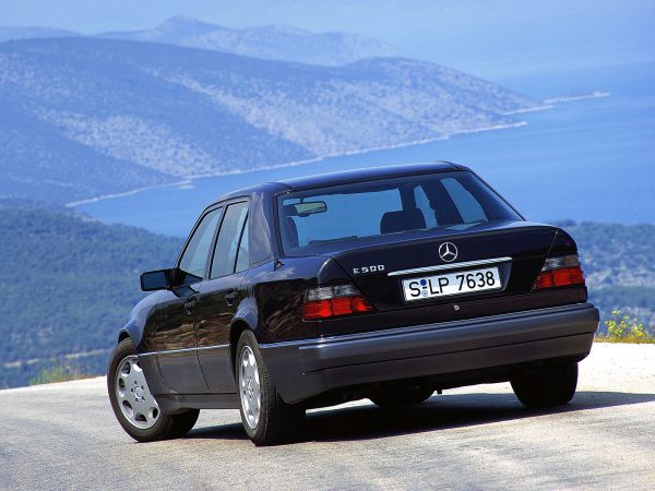 (c) Mercedes-Benz AG