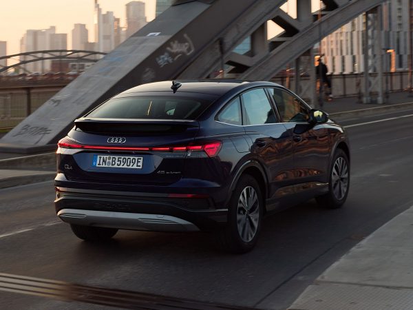 (c) Audi AG
