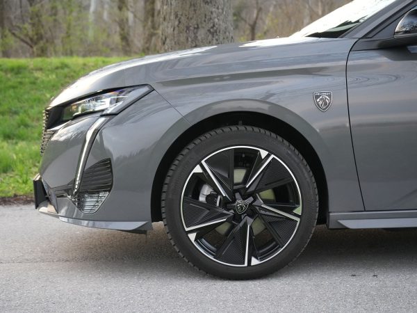 Peugeot e-308 (c) Johannes Ibrahim