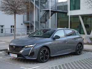 Peugeot e-308 (c) Johannes Ibrahim