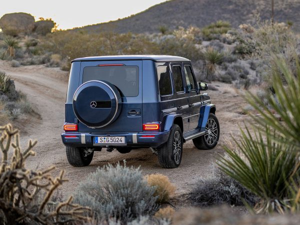 (c) Mercedes-Benz AG