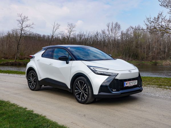 Toyota C-HR 2,0 Hybrid 4WD Lounge E-CVT (c) Stefan Gruber