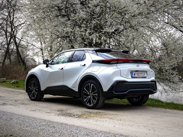 Toyota C-HR 2,0 Hybrid 4WD Lounge E-CVT (c) Stefan Gruber