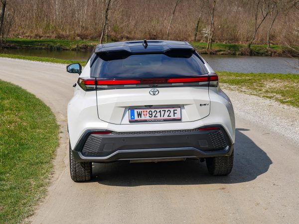 Toyota C-HR 2,0 Hybrid 4WD Lounge E-CVT (c) Stefan Gruber