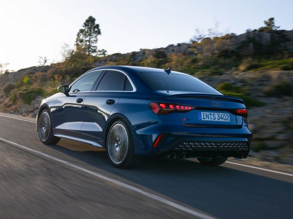 (c) Audi AG